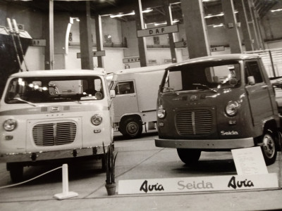 Applications of rear-view mirrors from the 'metal' period.