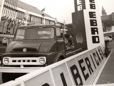 Applications of rear-view mirrors from the 'metal' period.